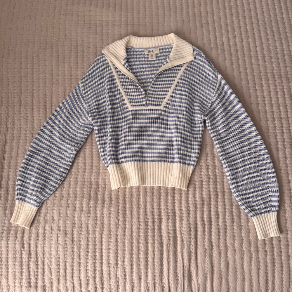 Jessica Simpson V-Neck Sweater in Blue and White